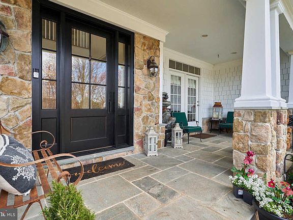 4th image of 507 John Marshall Dr NE