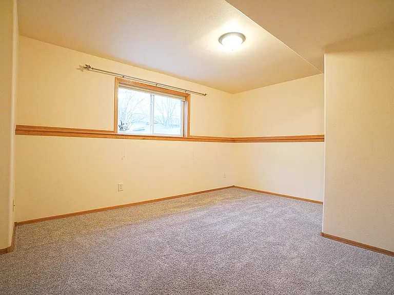 5201 S Baneberry Ave — Photo 18