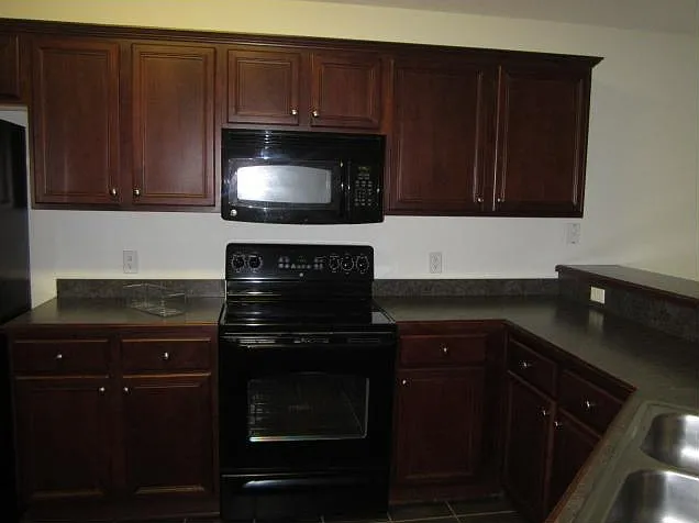1966 Catline Cir — Photo 2