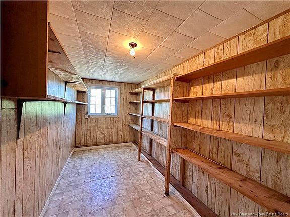26th image of 233 Hilldale Rd