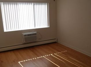 St. Moritz Drive, Glen Ellyn, IL 60137