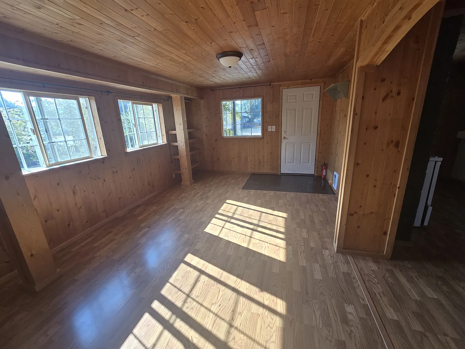 3 bed, 1.5 bath, 1260 sqft, $2,250 — Photo 3