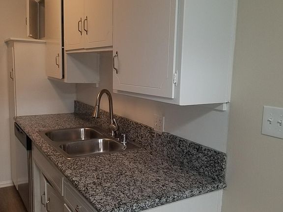 3rd image of 817 S St Andrews Pl APT 306