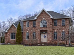38 Oneill Dr, Moosic, PA 18507