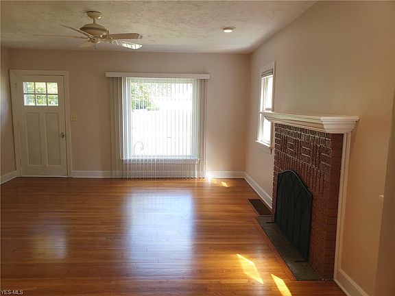 5th image of 482 Lynn Dr