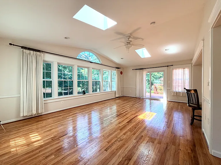7529 Cayuga Ave — Photo 20