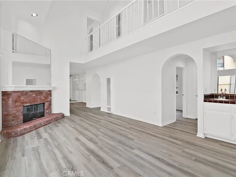 1052 Belmont Ave #B — Photo 2