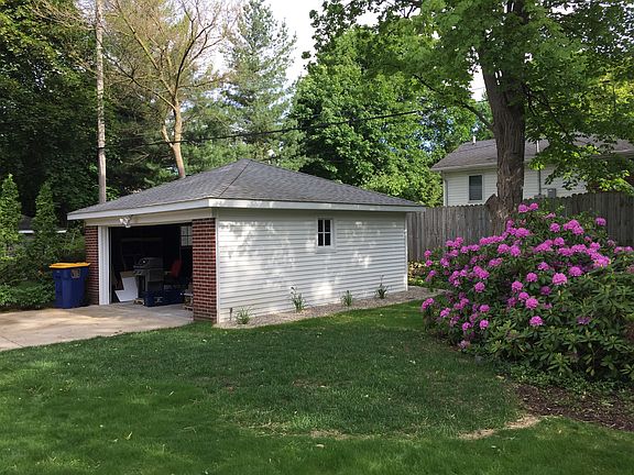 5th image of 2145 Anderson Dr SE