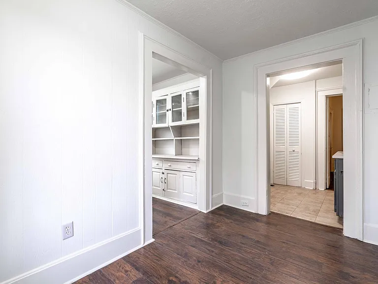 695 Queen St SW #4 — Photo 12