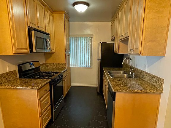 The kitchen has brand new appliances including a dish washer!
