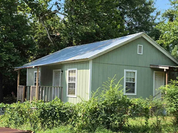 2 Somervell St, Hooks, TX 75561