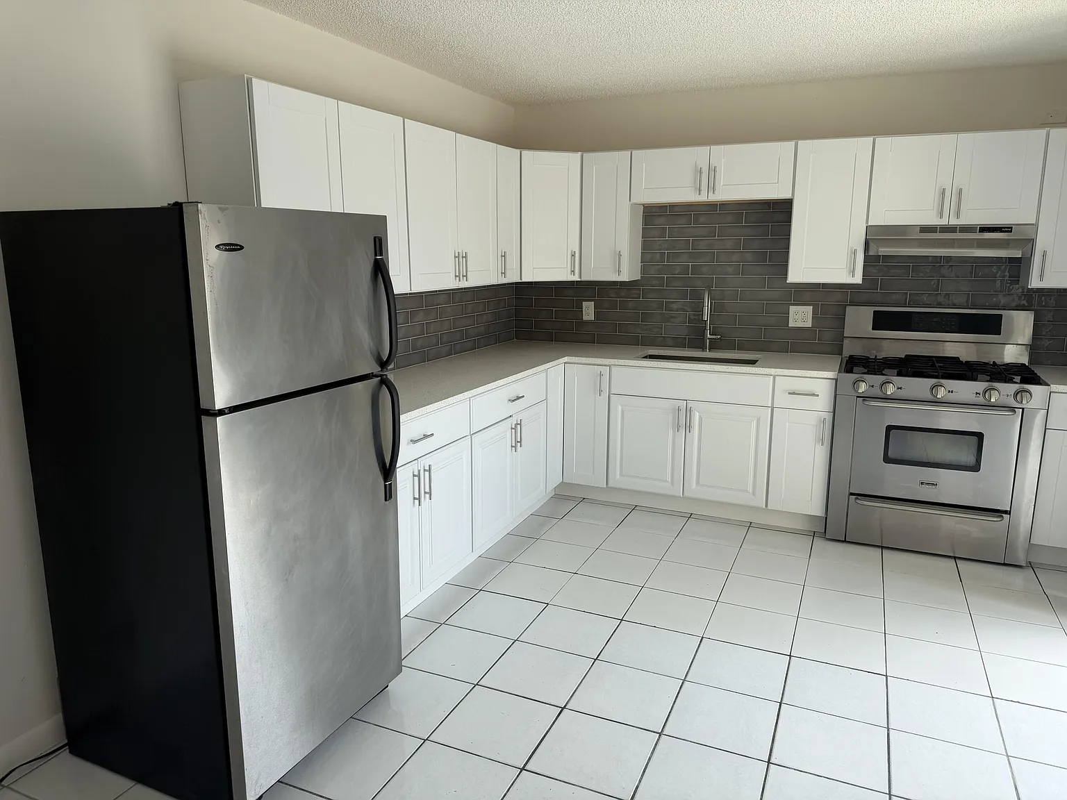 2 bed, 2.5 bath, 1252 sqft, $2,300 — Photo 4