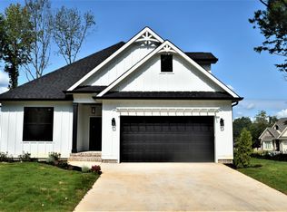 5032 Lakeside Ln, Cleveland, TN 37312