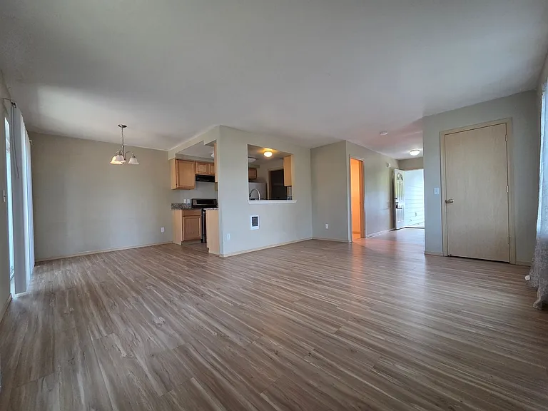 3506 I St NE #101 & 102 — Photo 5