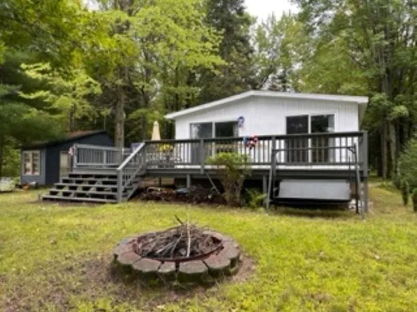 1661 Riverside Dr, Gladwin, MI 48624