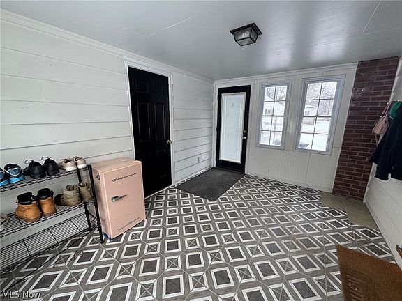 4th image of 3828 Lake Rd W