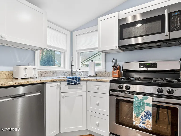 77 Abbott Ave — Photo 13