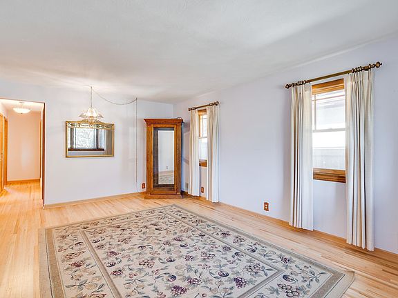 5th image of 1158 6th Ave S