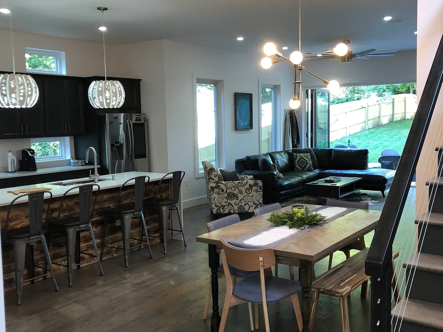 4 bed, 3.5 bath, 2836 sqft, $3,500 — Photo 2