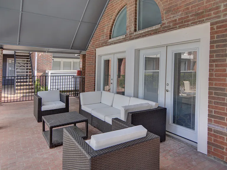 Trellis at Lake Highlands exterior covered sitting area