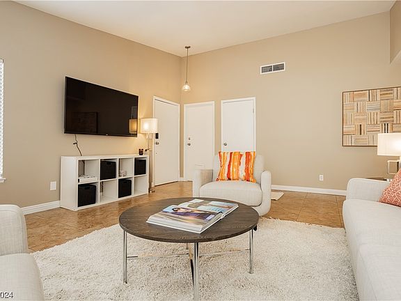 4th image of 516 Dolores Dr