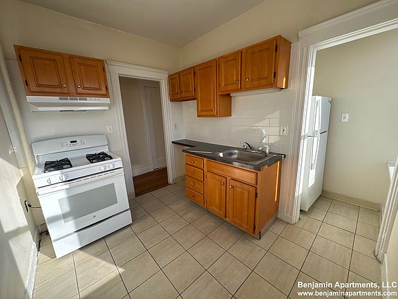 4th image of 127-131 Washington St #26