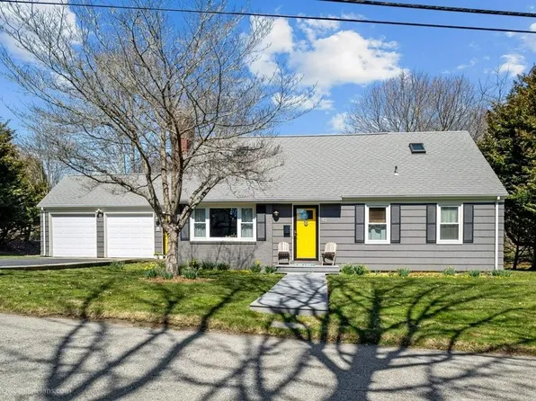 42 Bateman Ave, Newport, RI 02840