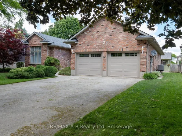 38 Murray Hill Rd, Stratford, ON N5A 7J8