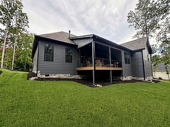 3rd image of 3105 Chatham Dr