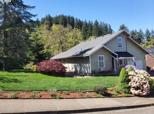 952 S 67th St, Springfield, OR 97478