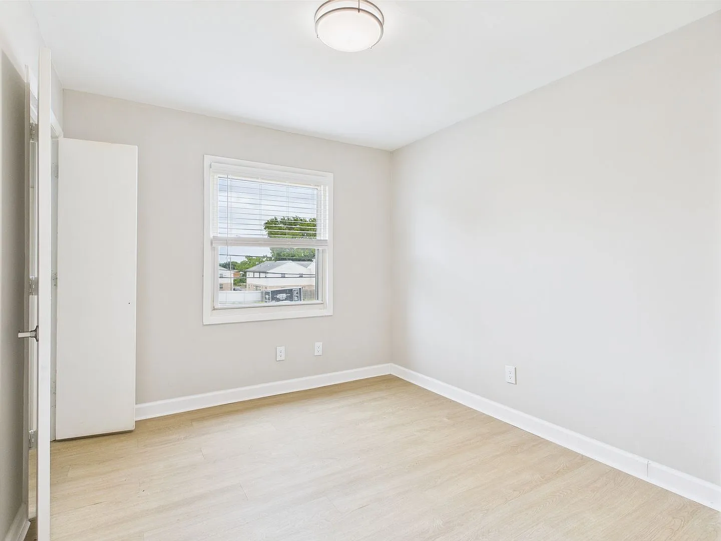 2 bed, 1.0 bath, 975 sqft, $1,295 — Photo 3