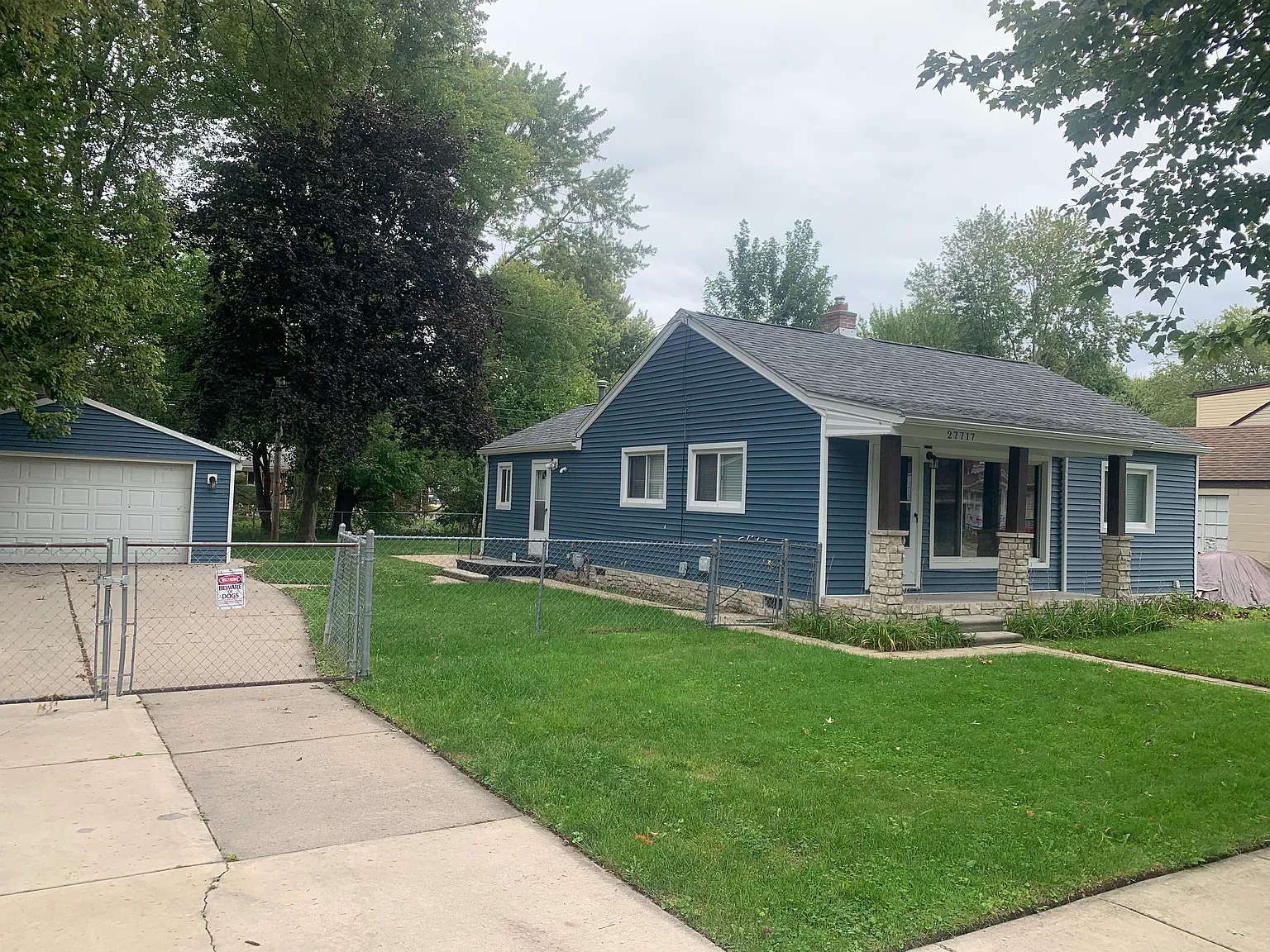 3 bed, 999 sqft, $1,700 — Photo 1