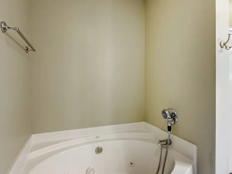 4710 Bay Cove Ct — Photo 22