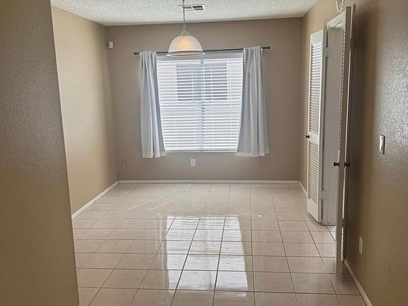 4th image of 10143 W Colter St