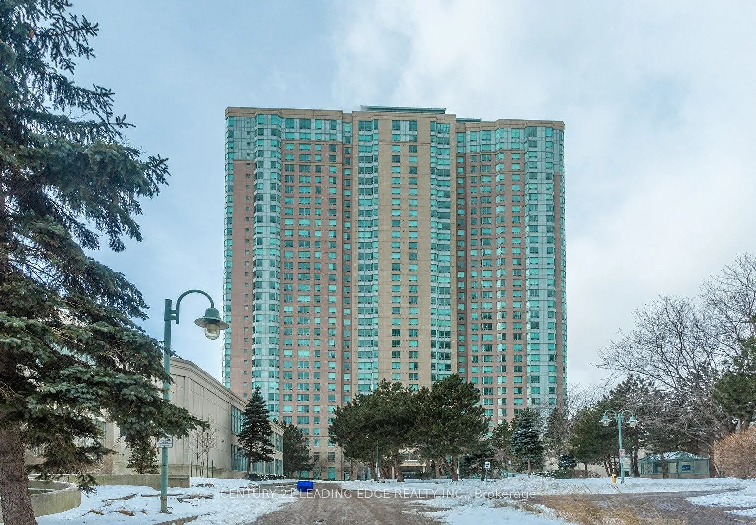Tridel Consilium II — Photo 1