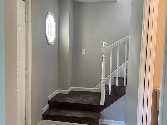 4th image of 2526 Perdue Ave