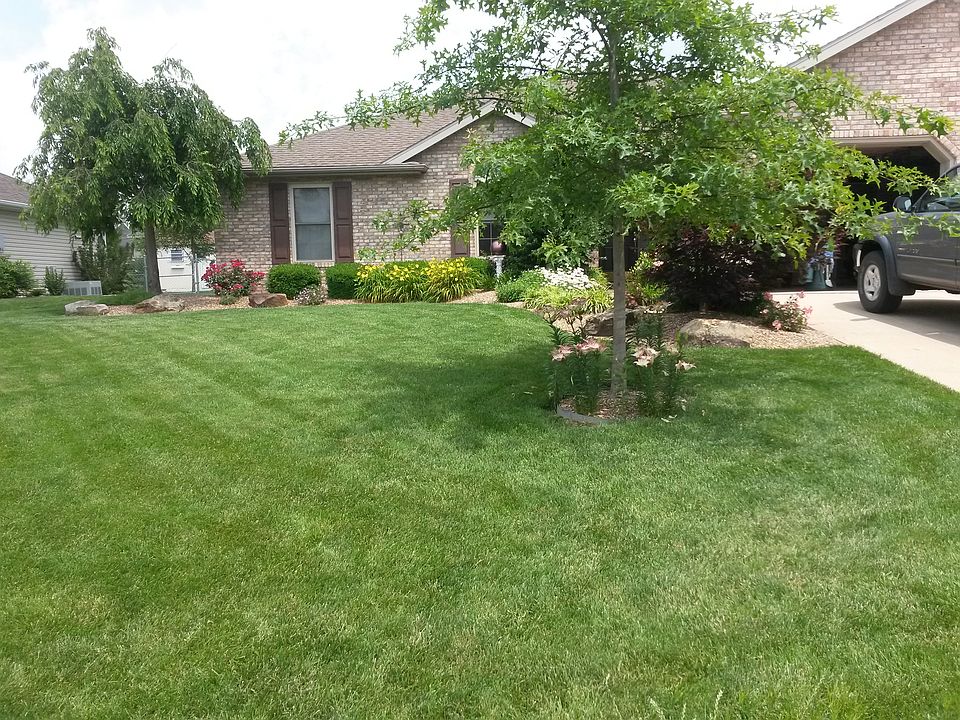 2nd image of 210 W 20th St