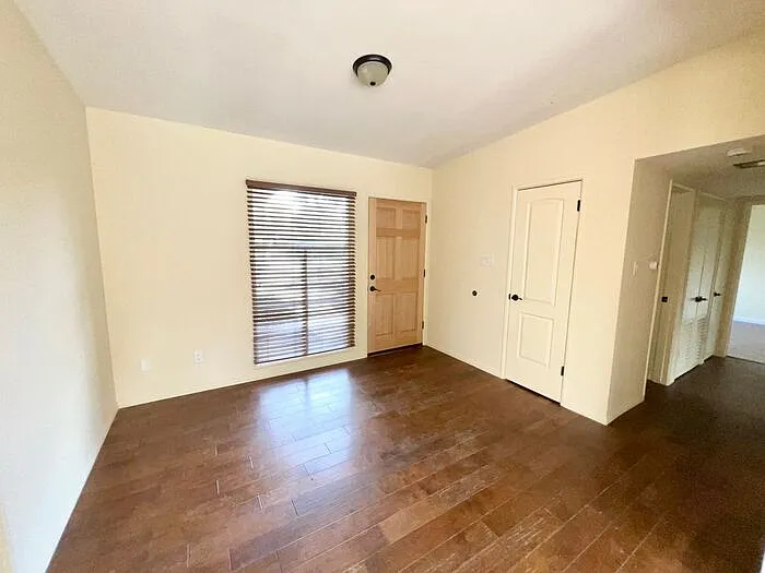 4542 Hidalgo Ave — Photo 9