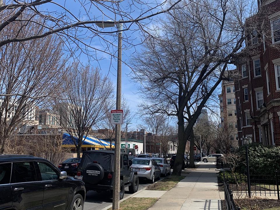 2nd image of 98 Queensberry St APT 2A