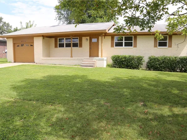 2711 Summit Dr, Siloam Springs, AR 72761