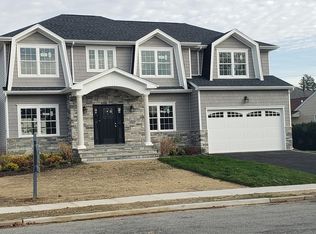 16 North St, Syosset, NY 11791