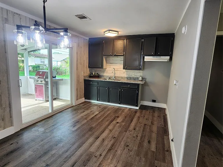 9711 Aguila St — Photo 7