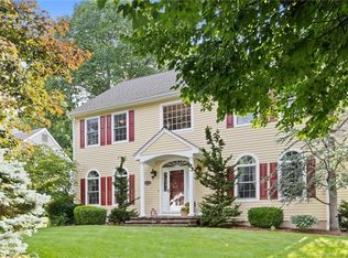 67 Westview Ter, Unionville, CT 06085