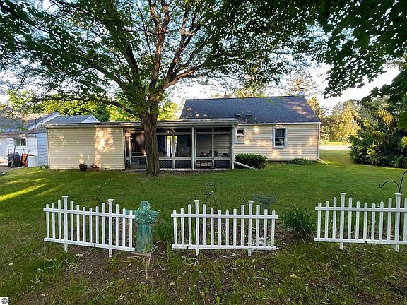 3rd image of 432 N Brownson Ave