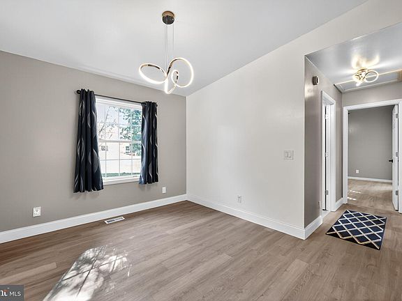 4th image of 1015 Louis Dr