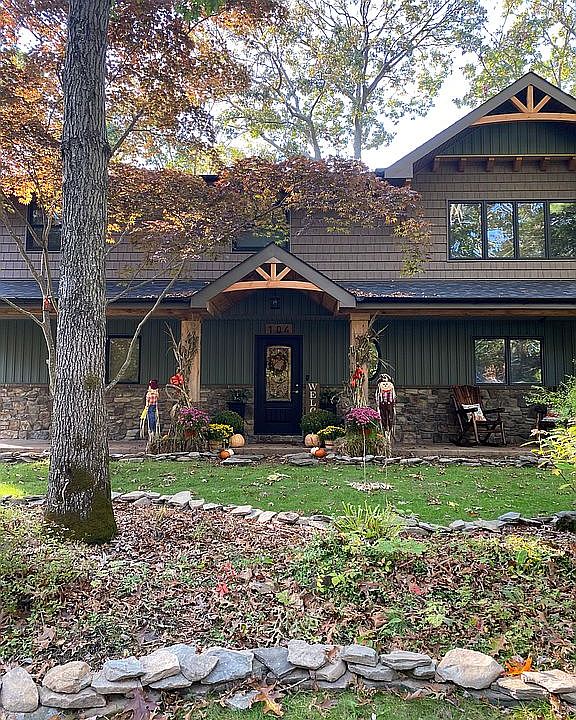 2nd image of 104 Lincoln Dr