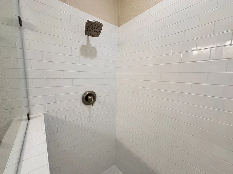 1005 E 29th St — Photo 23