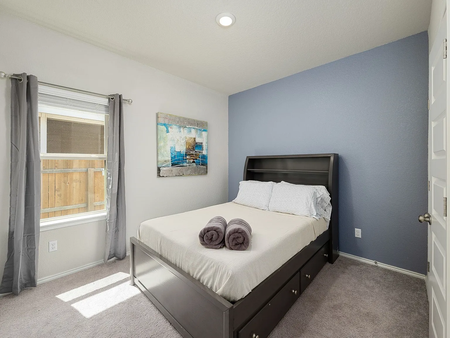 4 bed, 1600 sqft, $2,500 — Photo 2
