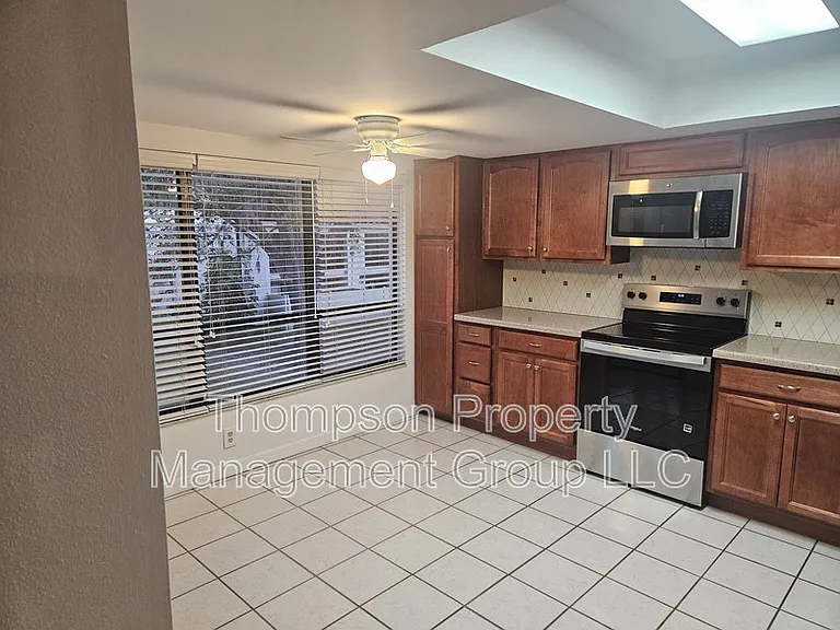 4723 Puritan Cir — Photo 11