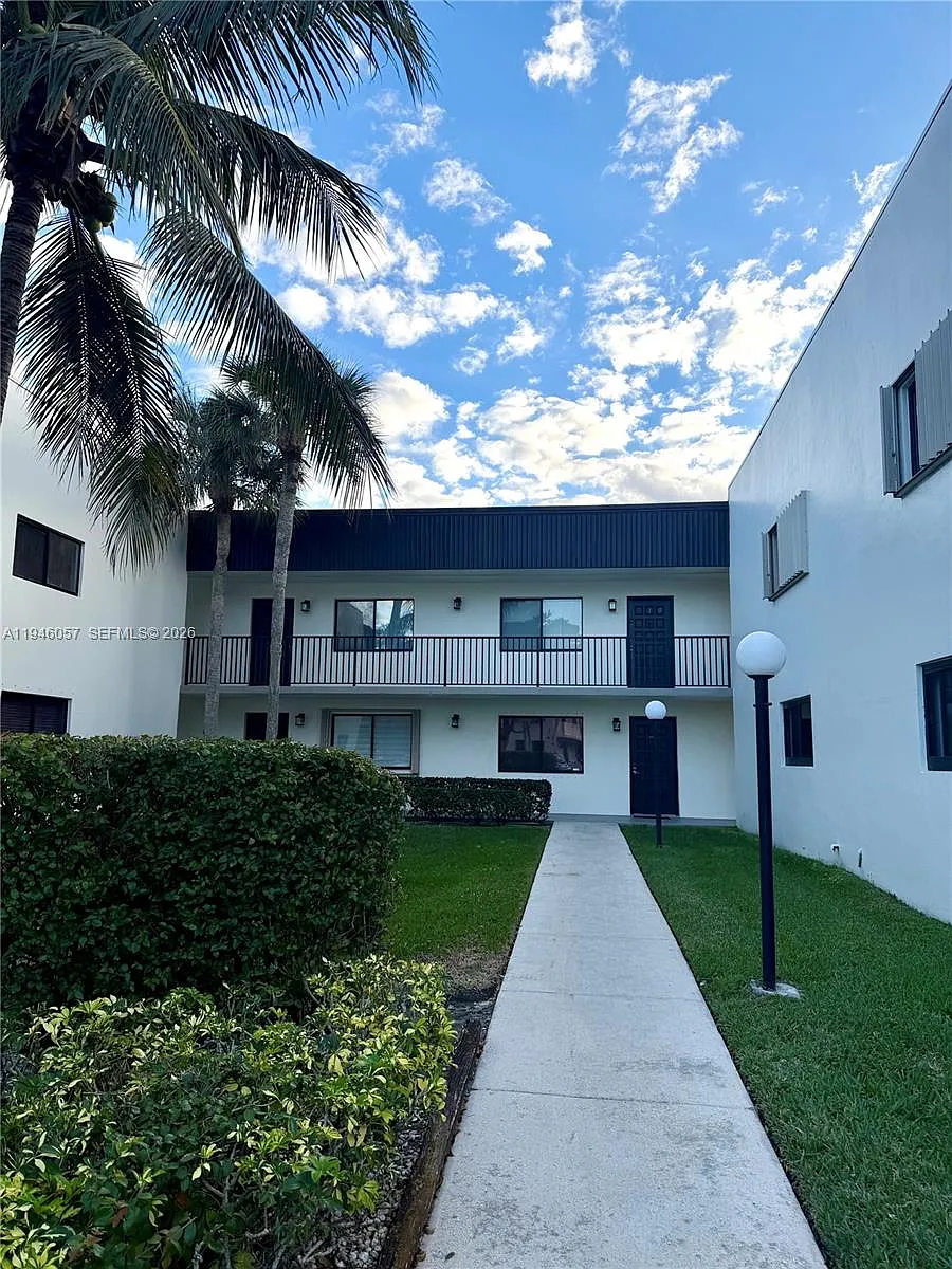 Building Photo - 9920 NW 68th Pl #110